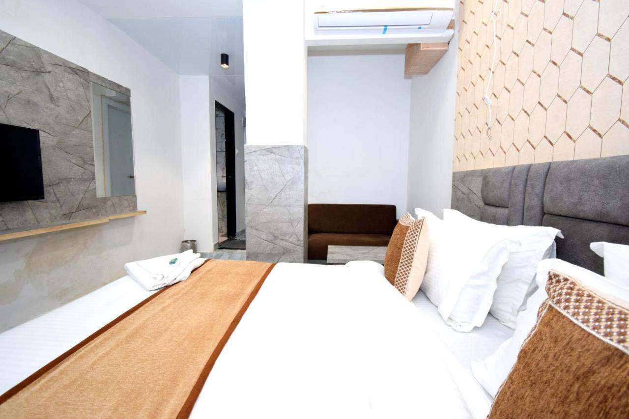 Hotel A1 Vastrapur Ahmedabad Eksteriør bilde