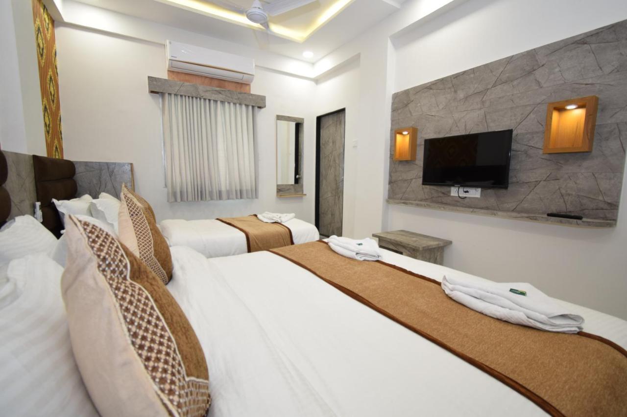 Hotel A1 Vastrapur Ahmedabad Eksteriør bilde