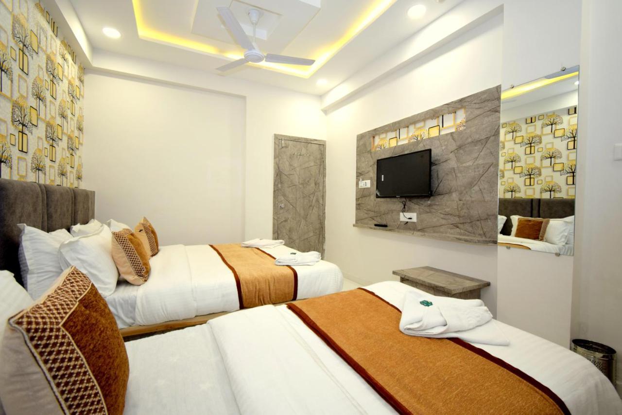 Hotel A1 Vastrapur Ahmedabad Eksteriør bilde