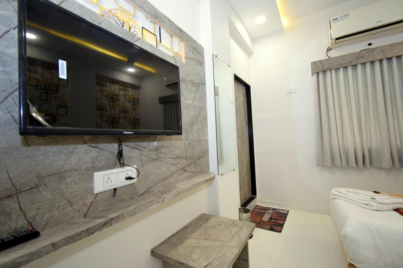 Hotel A1 Vastrapur Ahmedabad Eksteriør bilde