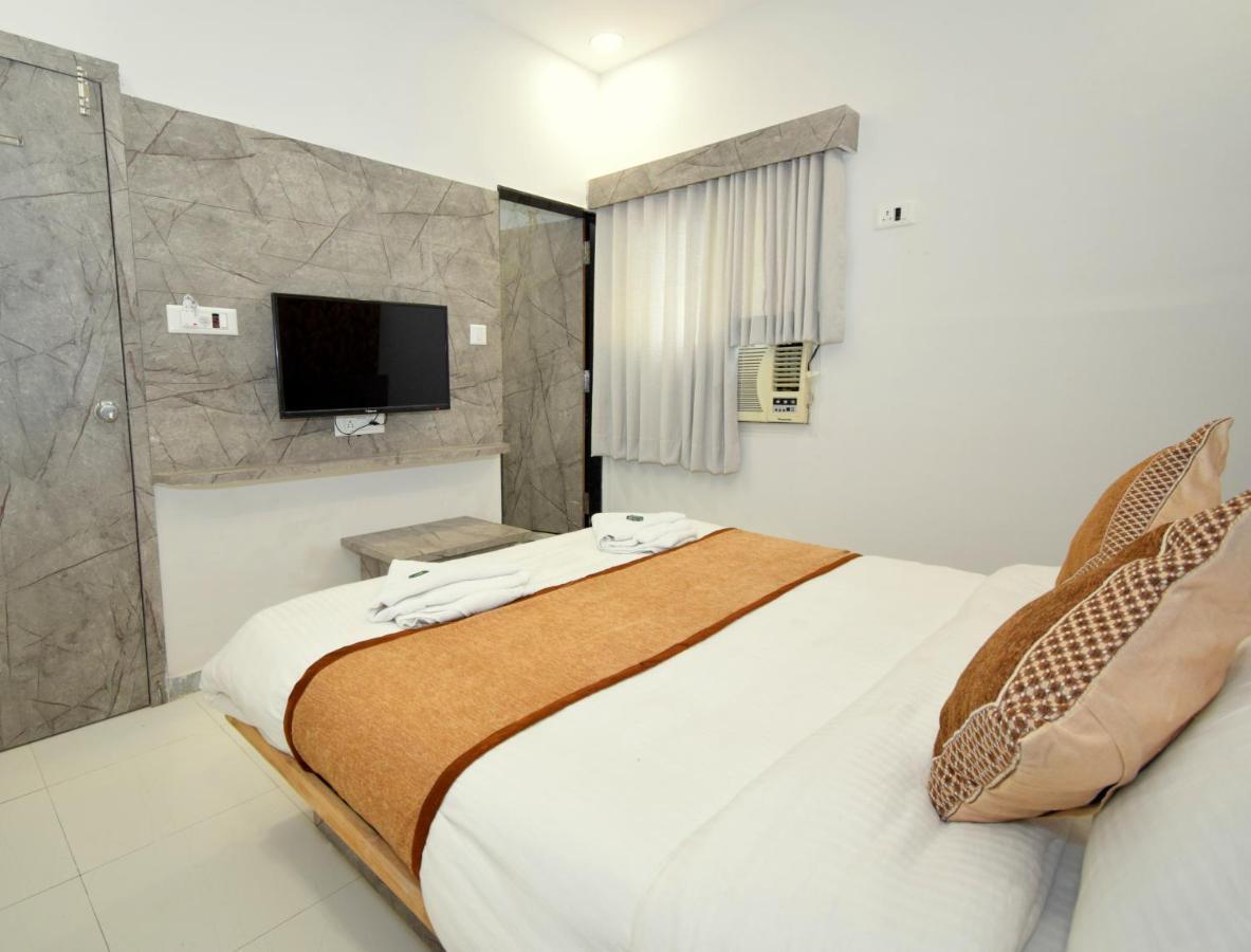 Hotel A1 Vastrapur Ahmedabad Eksteriør bilde