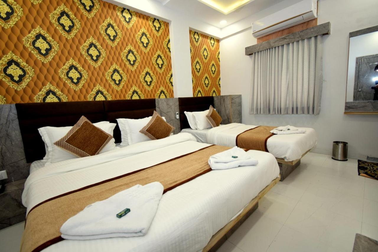 Hotel A1 Vastrapur Ahmedabad Eksteriør bilde
