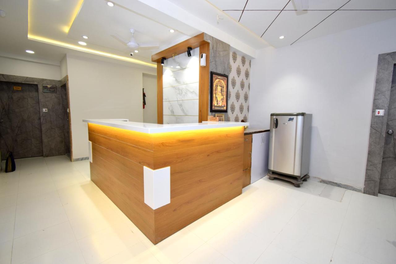 Hotel A1 Vastrapur Ahmedabad Eksteriør bilde
