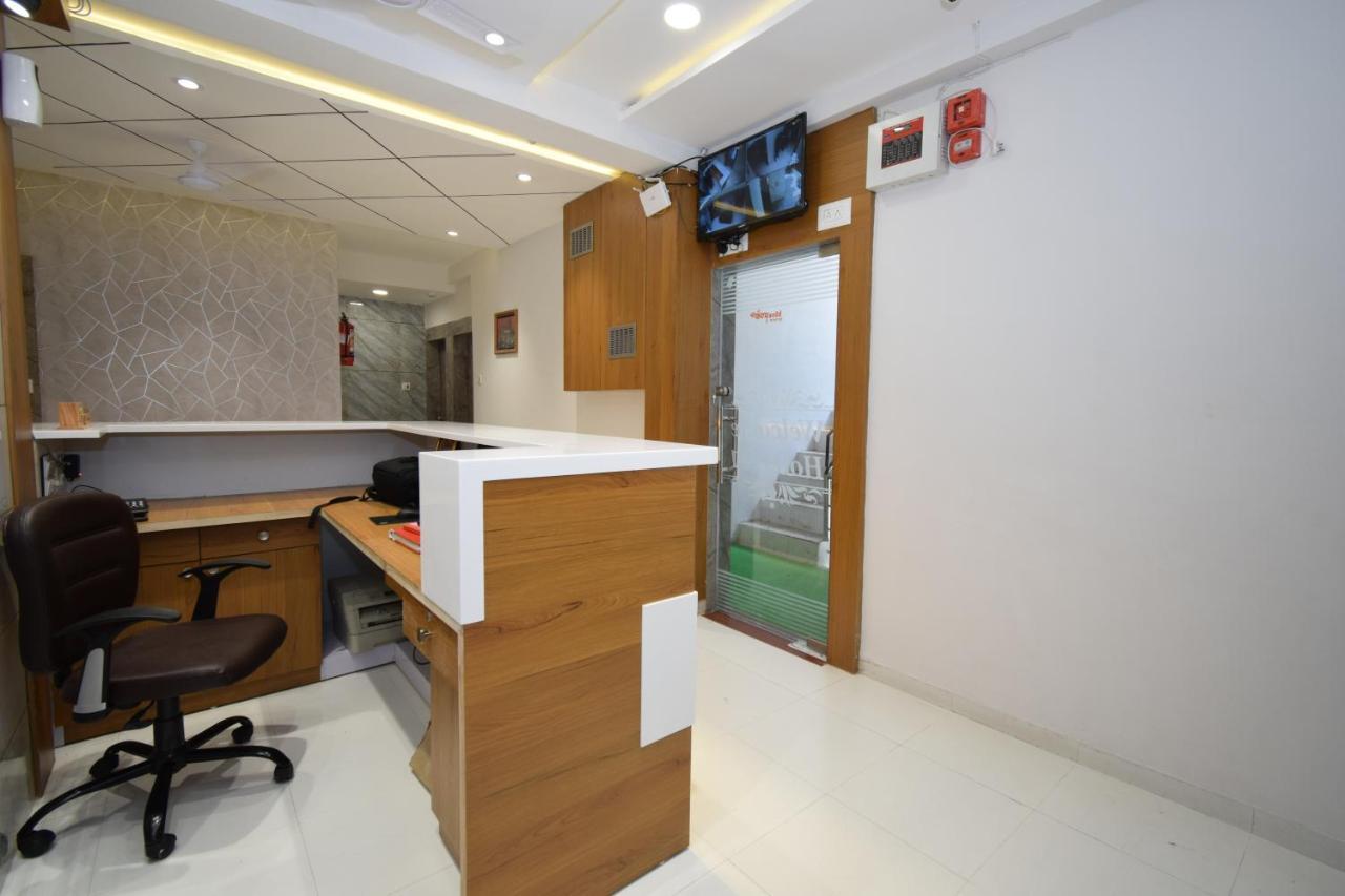 Hotel A1 Vastrapur Ahmedabad Eksteriør bilde