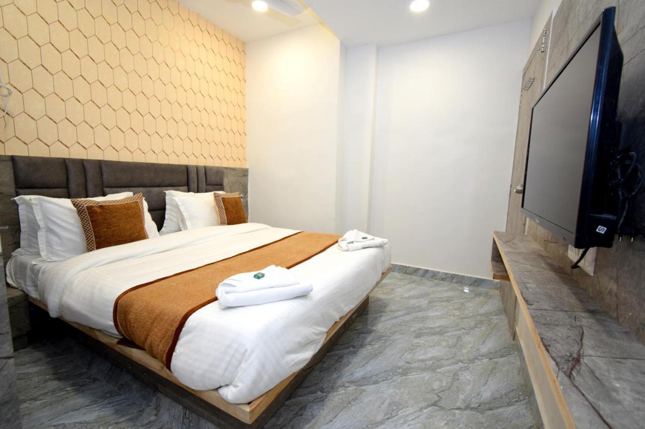 Hotel A1 Vastrapur Ahmedabad Eksteriør bilde