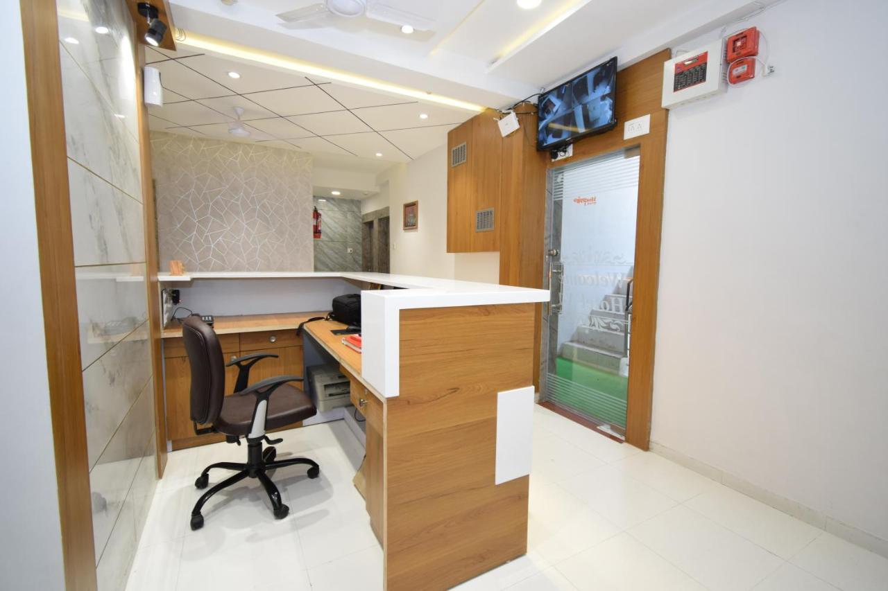 Hotel A1 Vastrapur Ahmedabad Eksteriør bilde