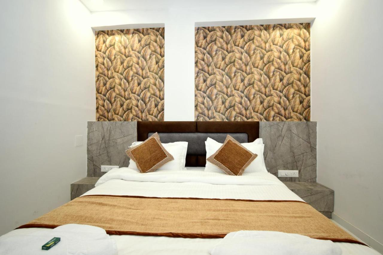 Hotel A1 Vastrapur Ahmedabad Eksteriør bilde