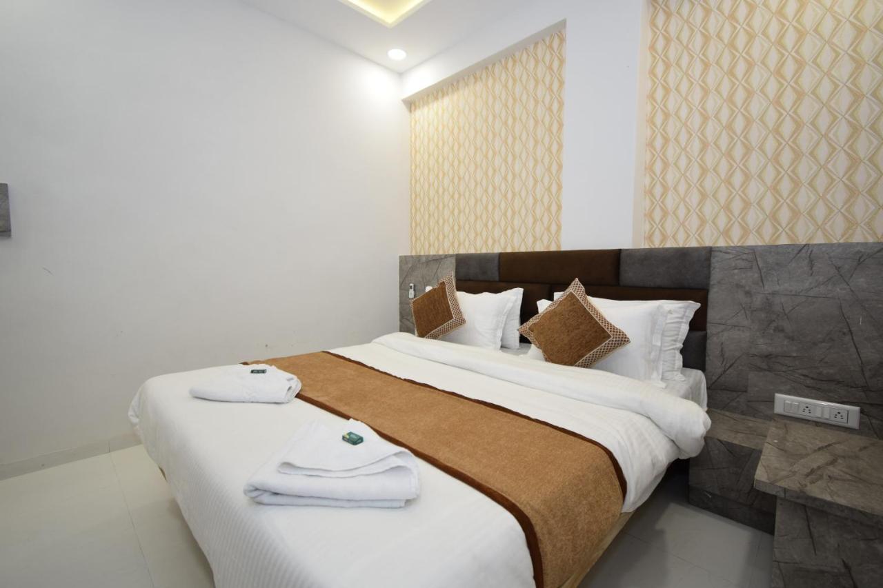 Hotel A1 Vastrapur Ahmedabad Eksteriør bilde