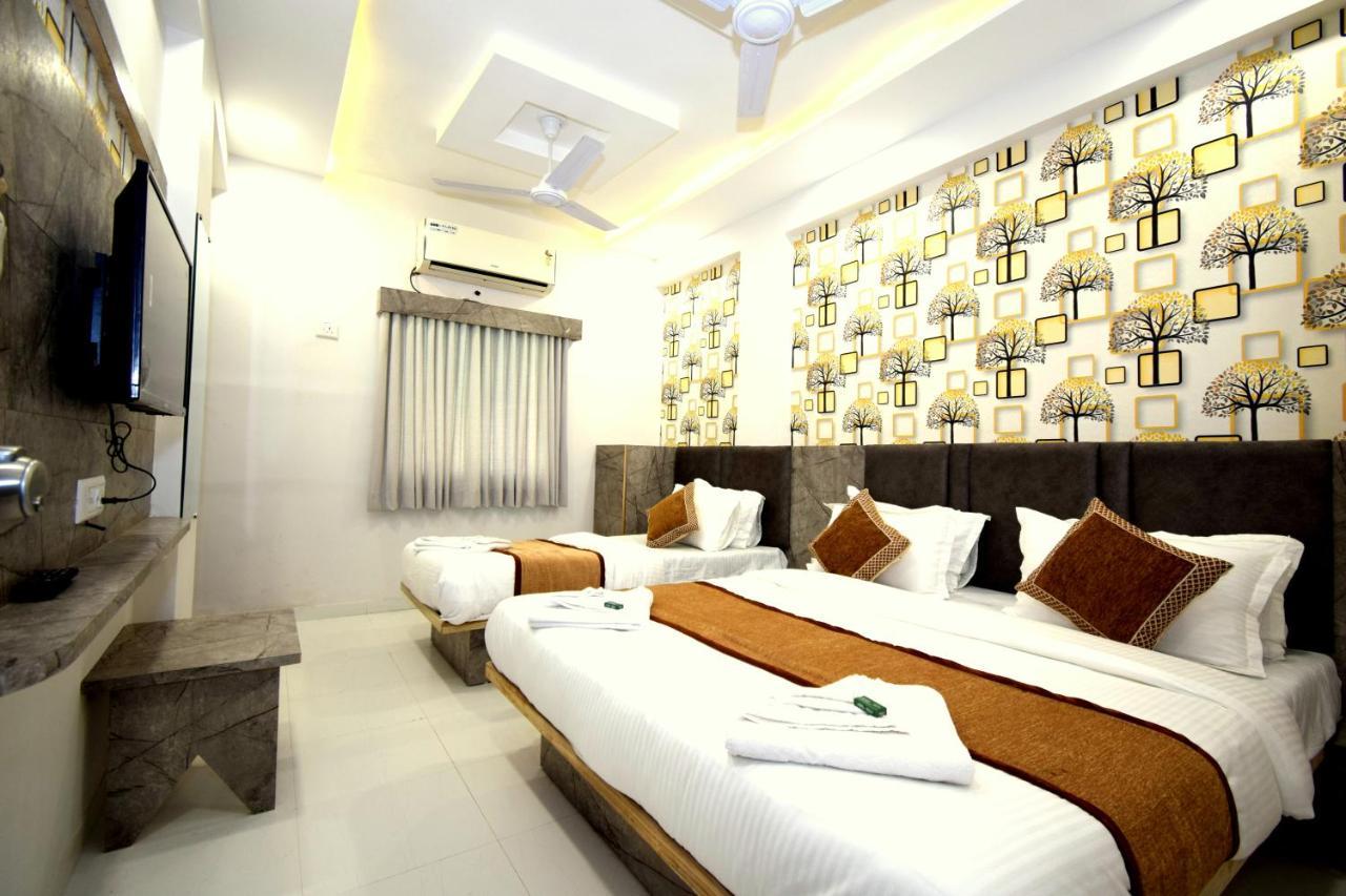 Hotel A1 Vastrapur Ahmedabad Eksteriør bilde