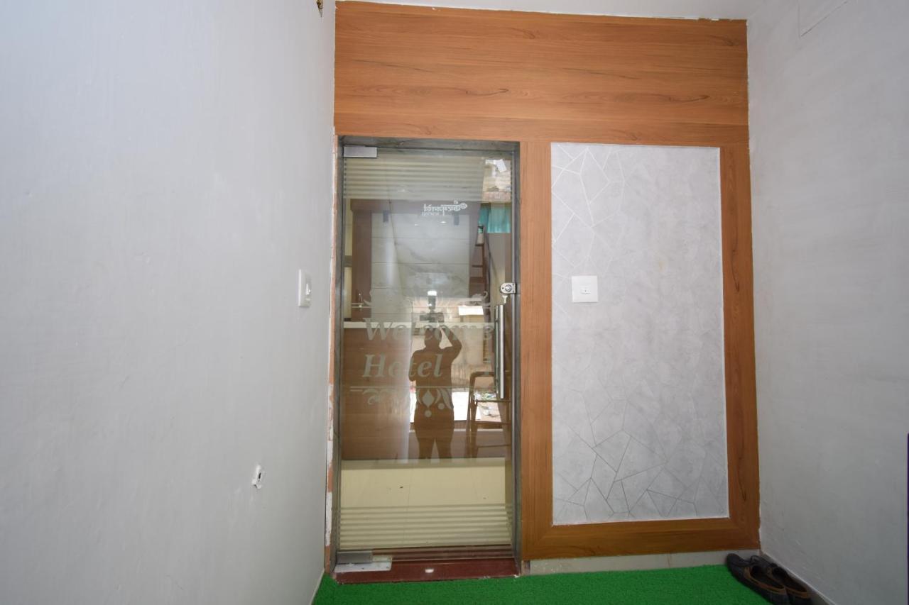 Hotel A1 Vastrapur Ahmedabad Eksteriør bilde