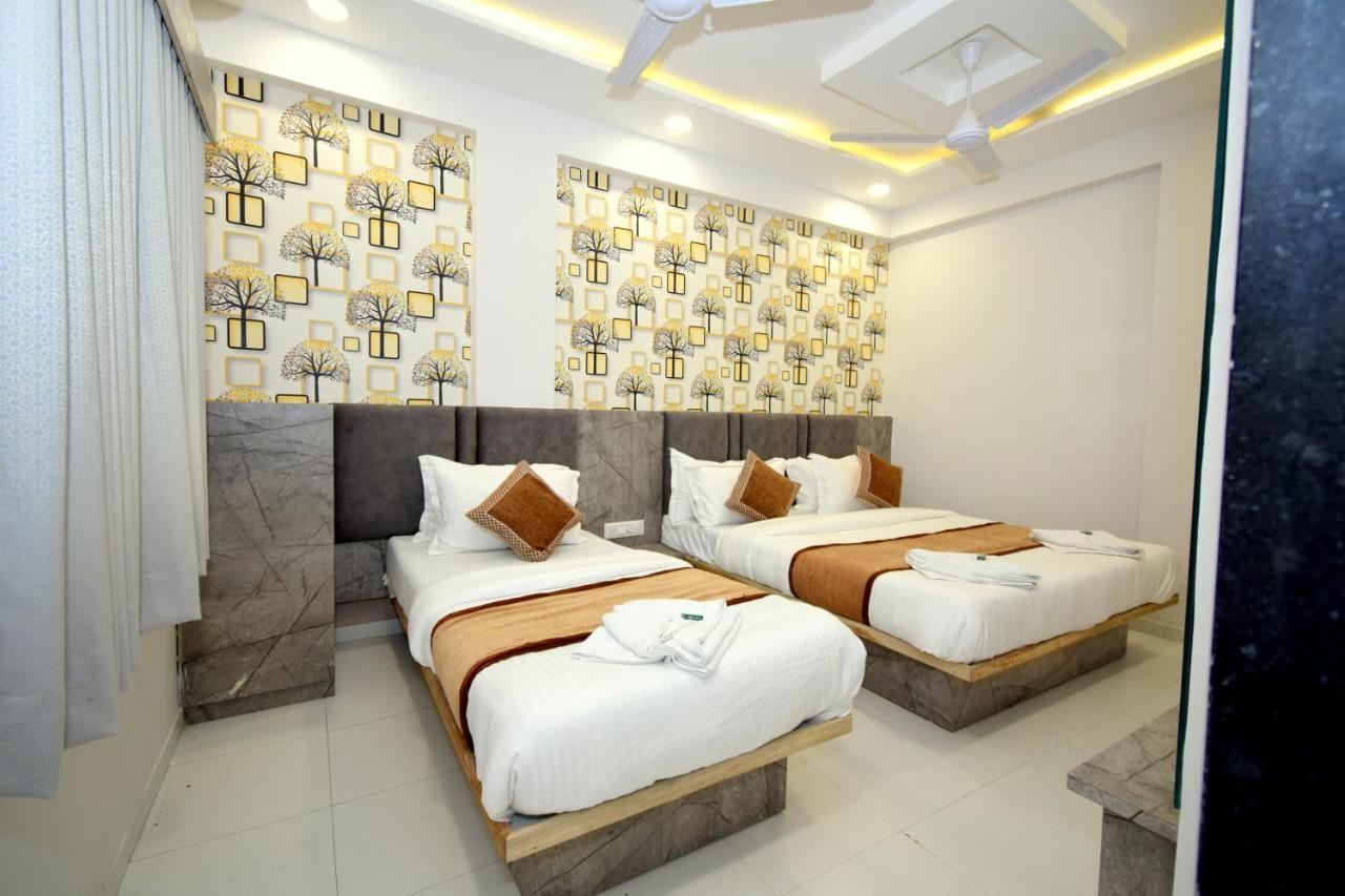 Hotel A1 Vastrapur Ahmedabad Eksteriør bilde