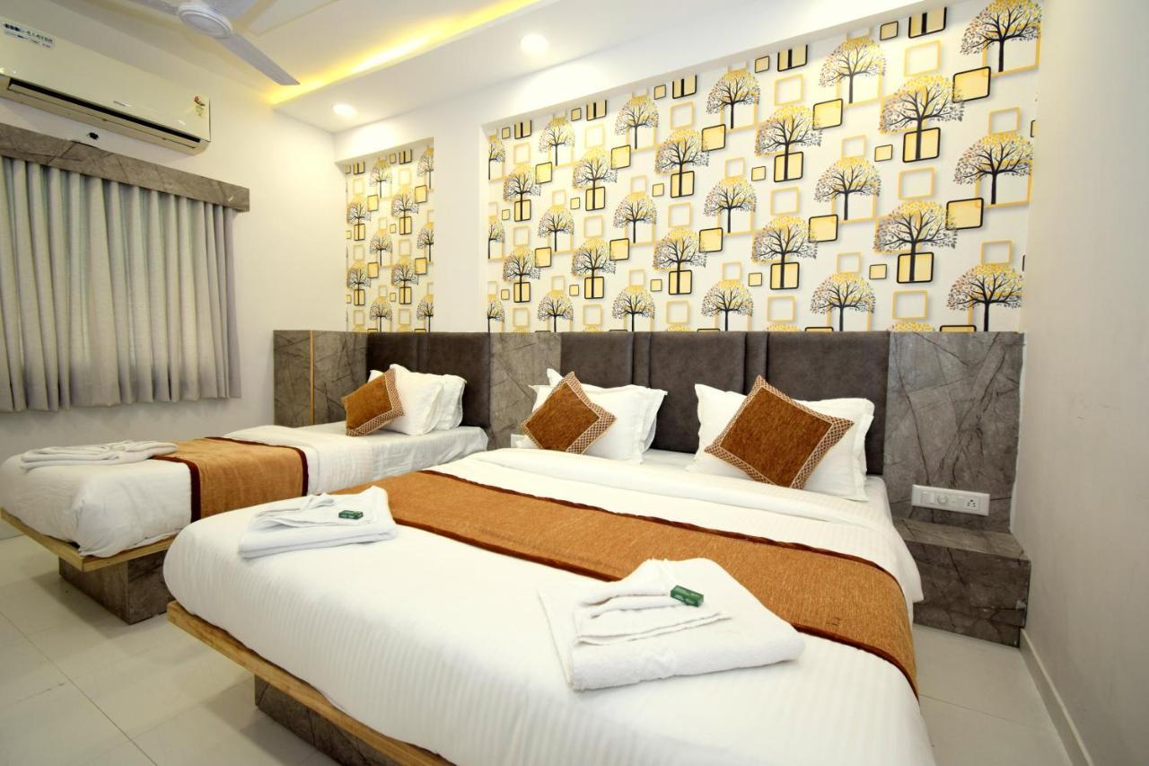 Hotel A1 Vastrapur Ahmedabad Eksteriør bilde