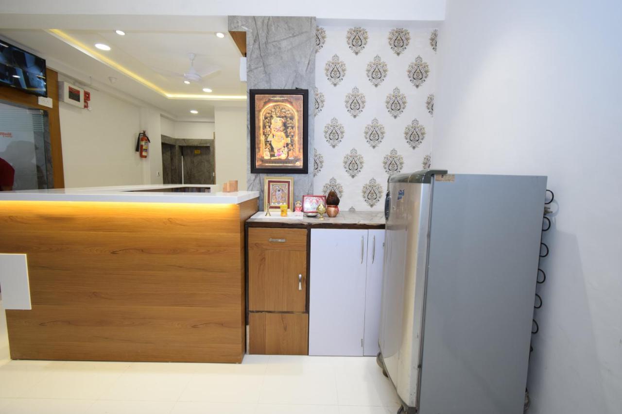 Hotel A1 Vastrapur Ahmedabad Eksteriør bilde